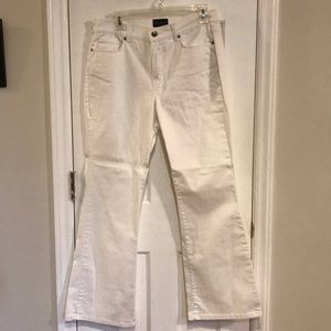Ashley Judd white boot cut jeans